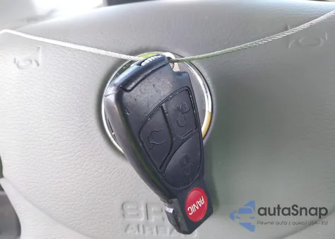 2005 Mercedes-Benz Sl 500 z USA, uszkodzony, nr VIN WDBSK75F45F086991